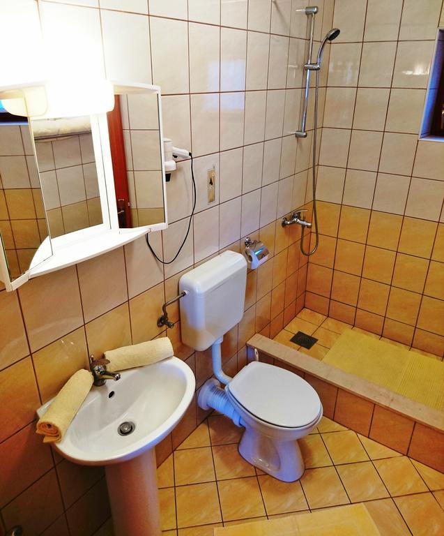 Apartments Radis Затон Екстериор снимка